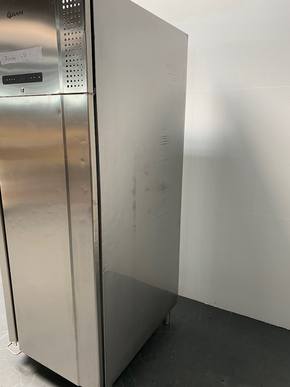 Gram Frosterschrank F 930 | Euro-Back